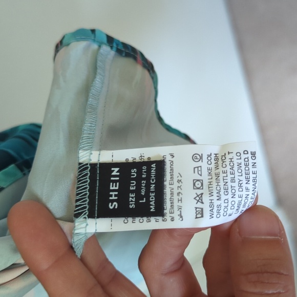 Multicolor wrap dress size large - Picture 2 of 4